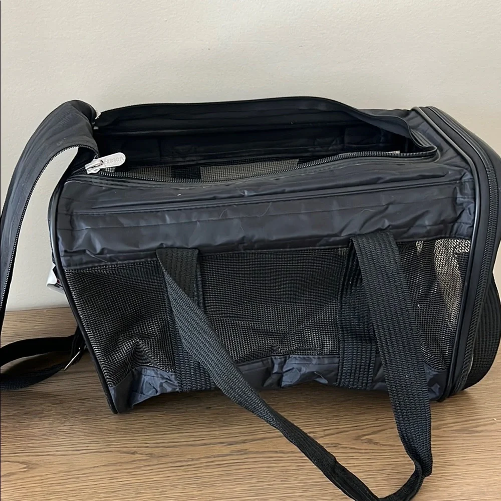 Medium Sherpa Soft Sided Animal Carrier Black